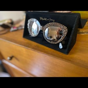 COPY - LIMITED EDITION! Elizabeth and James Sungl…